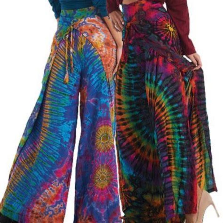 What do you wear with tie dye pants?
