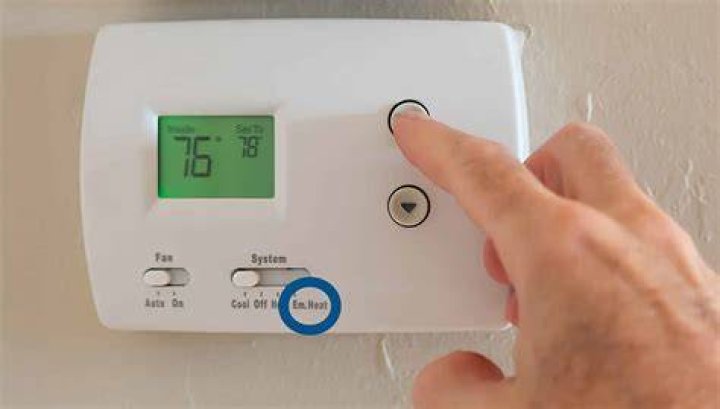 What should I set my heat pump thermostat to?